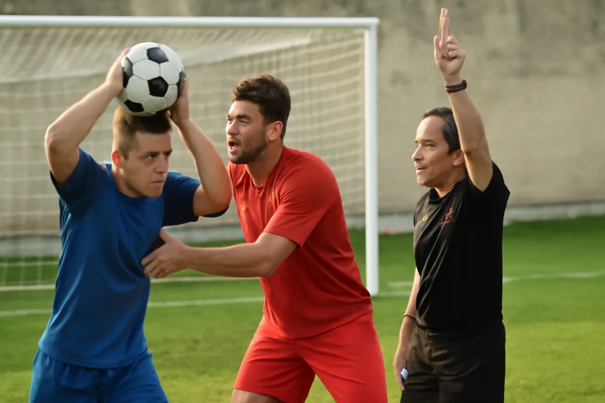 Fallo sulla rimessa laterale in area: rigore o punizione, cosa decide l'arbitro