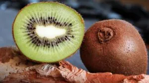 Mangiare kiwi fa bene o male alla salute? Ecco la risposta