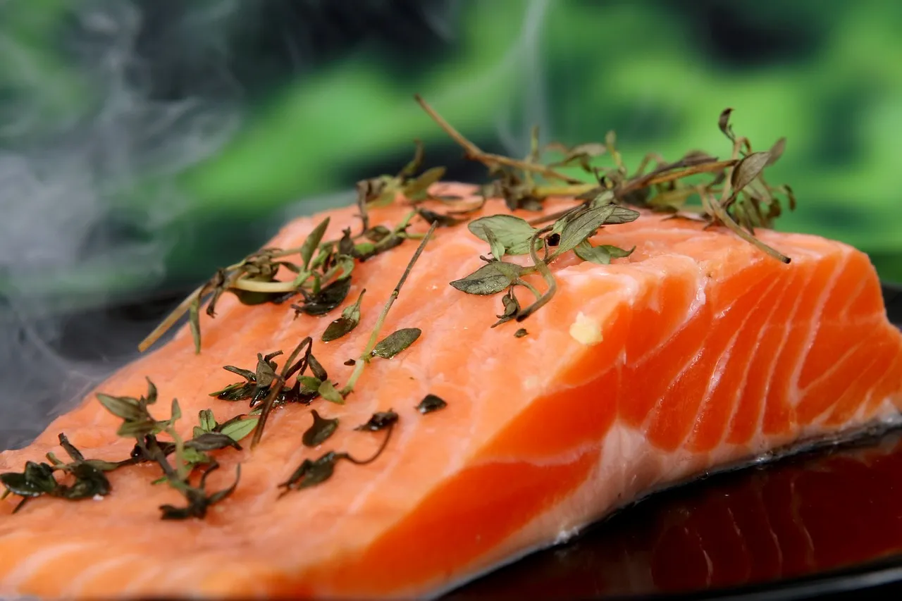 Mangiare salmone tutti i giorni fa male? Ecco cosa ne pensa l'esperta