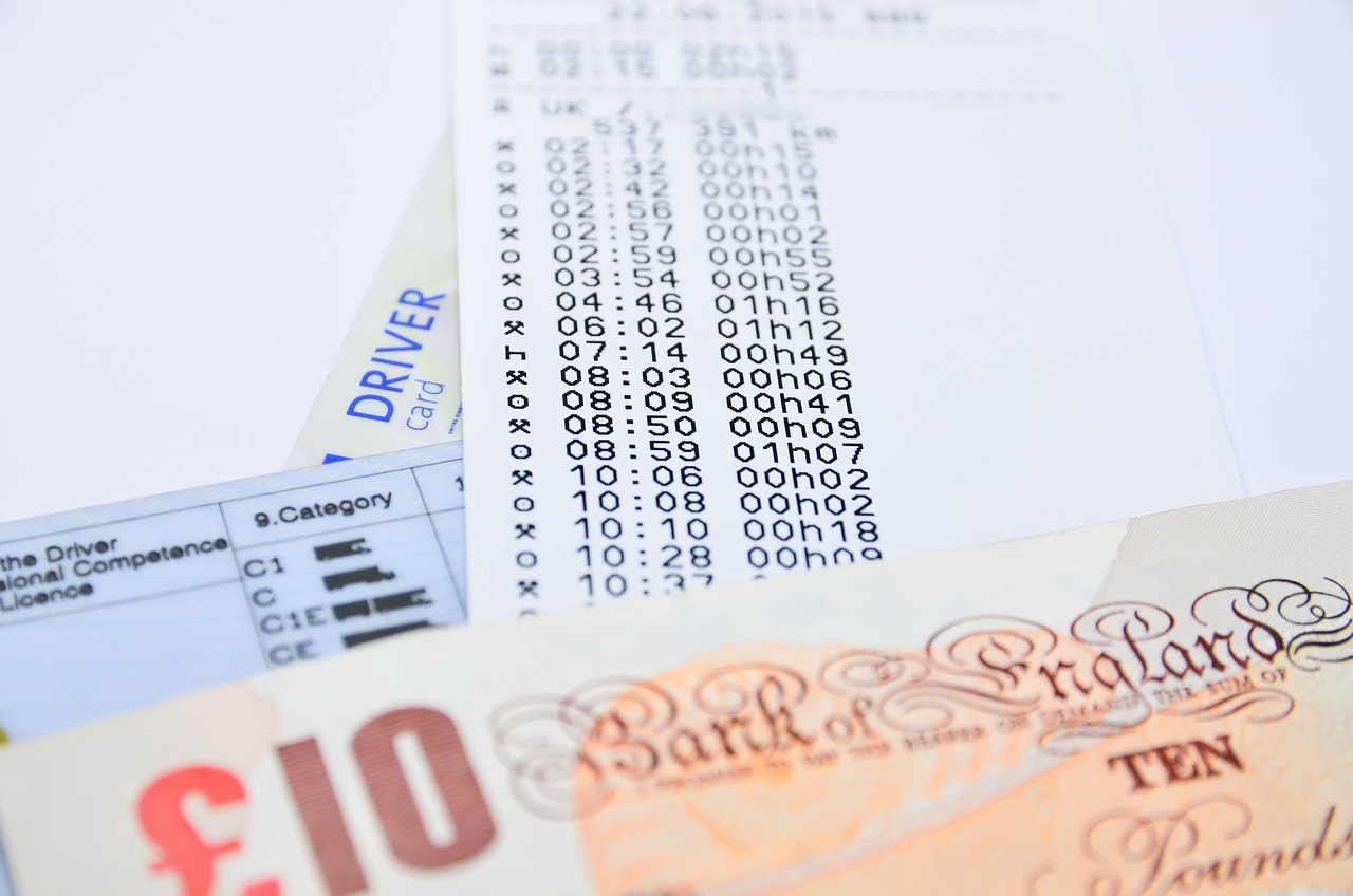 Immagine di una mappa dell'Italia con evidenziate le regioni che esentano dal bollo auto per over 70 dal 2026.