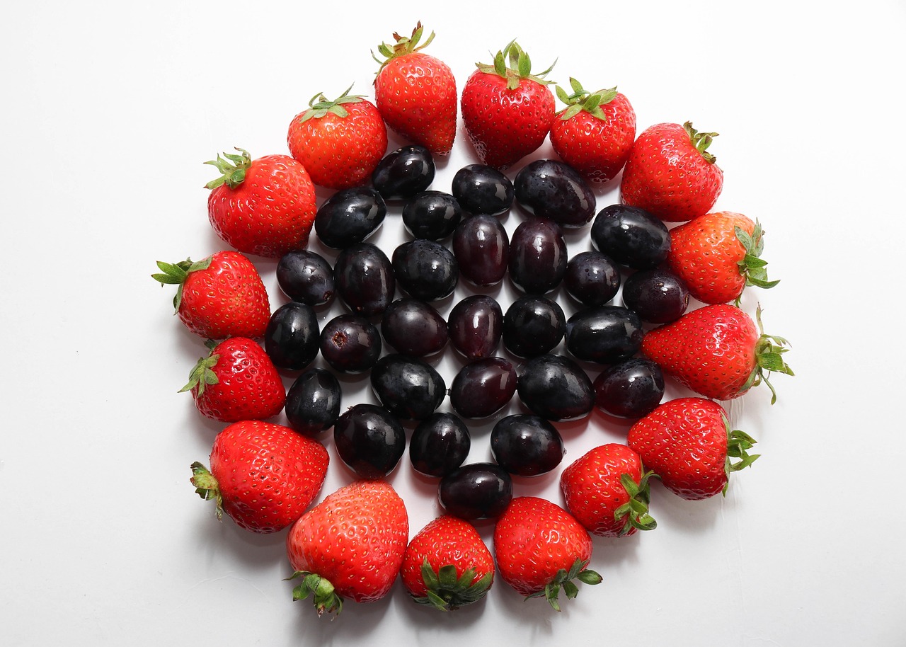 Frutto fresco e colorato, simbolo di alimentazione per migliorare la memoria e la salute del cervello.