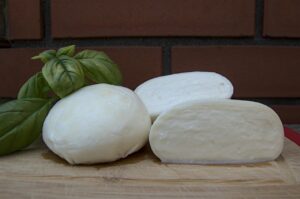 Mozzarella contaminata da Escherichia Coli secondo l'allerta del Ministero della Salute.