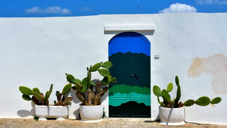 Borgo dei murales in Sardegna: l'arte di strada che ha salvato un paese dall'abbandono